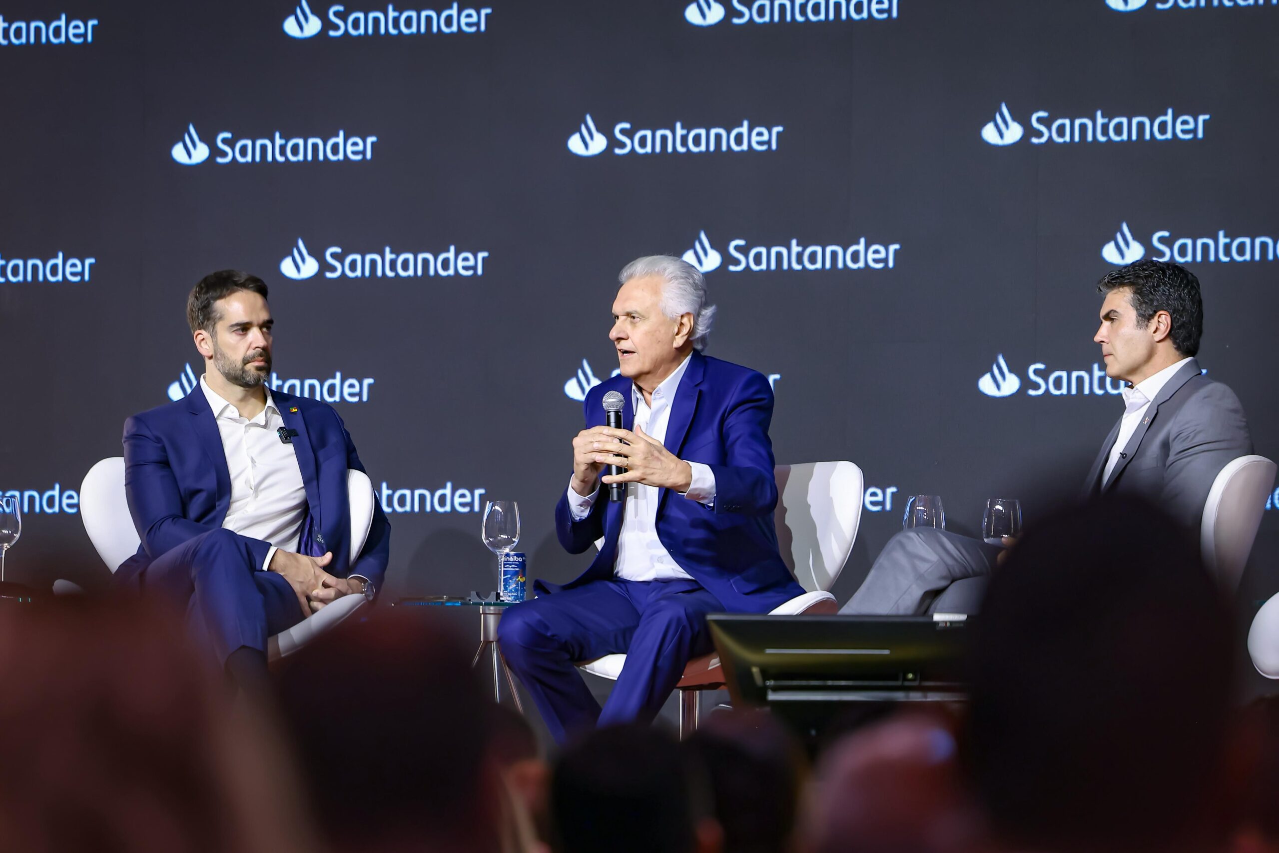 Caiado apresenta transformação de Goiás em conferência do Banco Santander