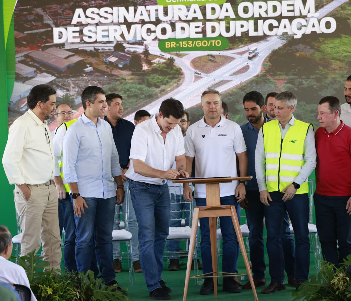 Daniel Vilela confirma duplicação da BR-153, durante solenidade em Rialma