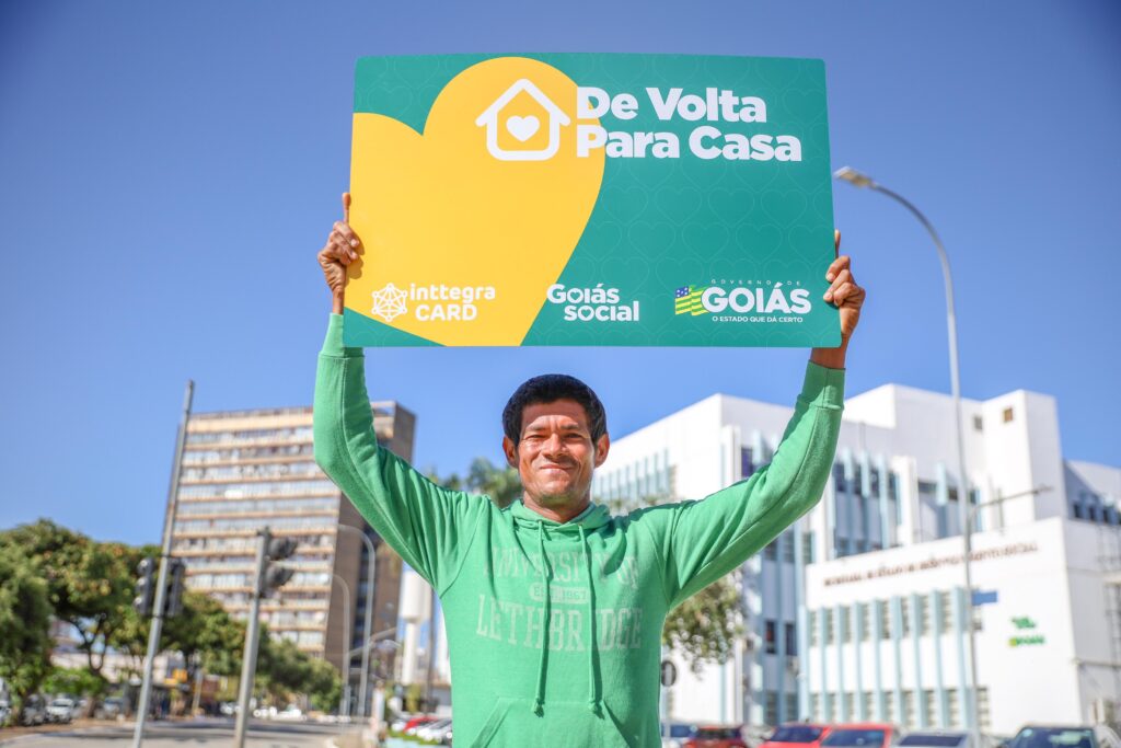 Programa De Volta Para Casa leva 19 pessoas de volta ao lar