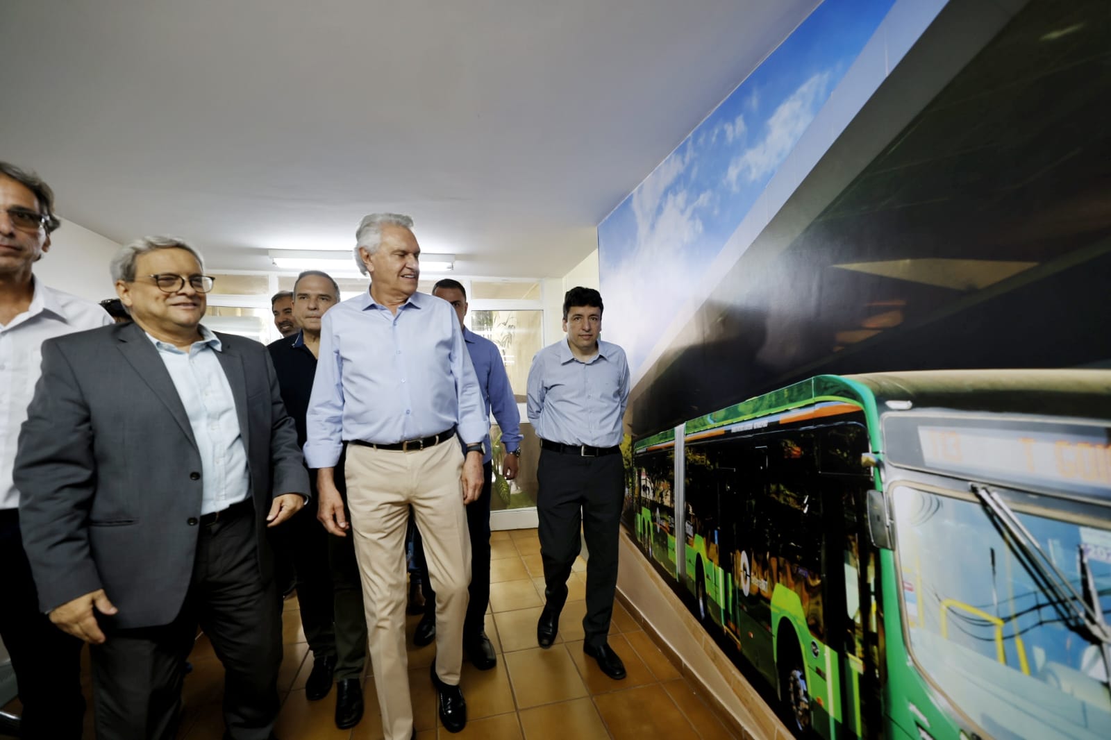 Estado entrega estações e novos ônibus do BRT Leste-Oeste