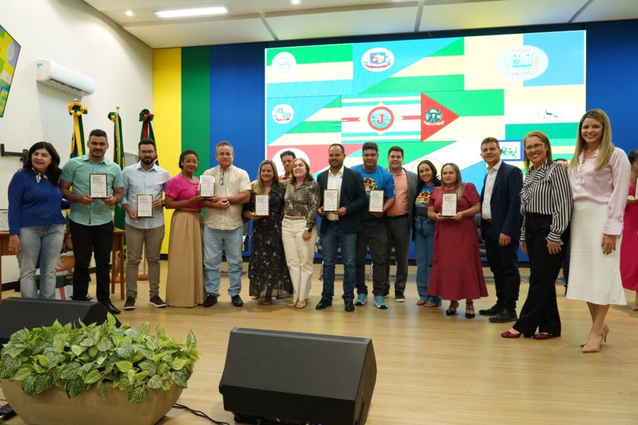 Educação homenageia prefeituras que superaram metas na alfabetização infantil