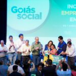 Goiás Social entrega certificados e benefícios em Itumbiara