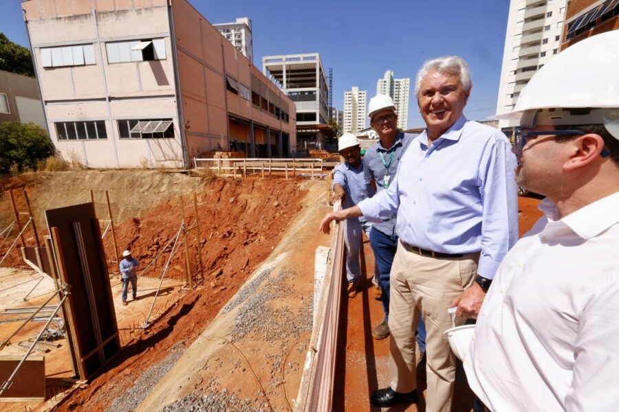 Caiado vistoria obras no Autódromo de Goiânia e Basileu França
