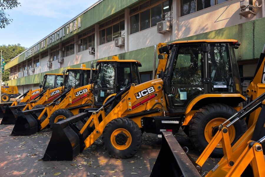 Seapa destina R$ 7,8 milhões em máquinas a 14 municípios