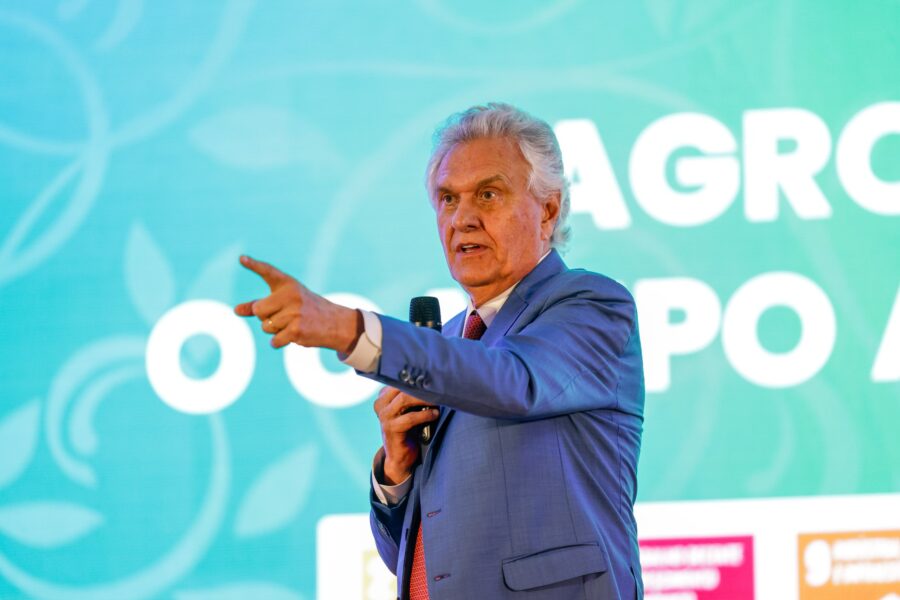 Caiado destaca avanço tecnológico do agro goiano durante palestra em Holambra