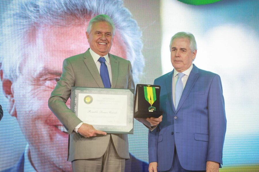 Caiado é homenageado em Brasília e destaca avanços do transporte público em Goiânia