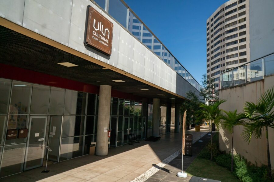 Vila Cultural Cora Coralina sedia “Imagens em Trânsito”