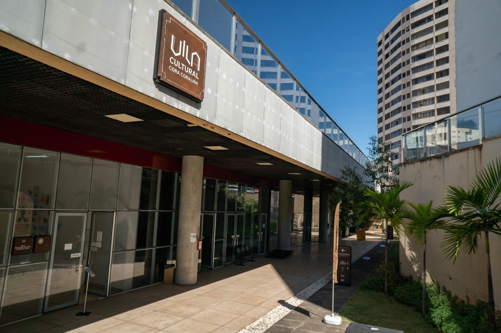 Vila Cultural Cora Coralina sedia “Imagens em Trânsito”