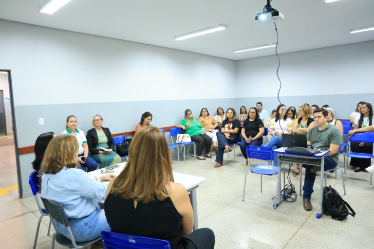 Governo entrega escola revitalizada em Aragarças