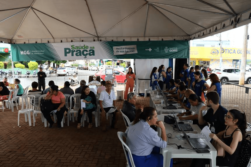 Saúde na Praça promove ação de conscientização sobre os riscos do tabagismo