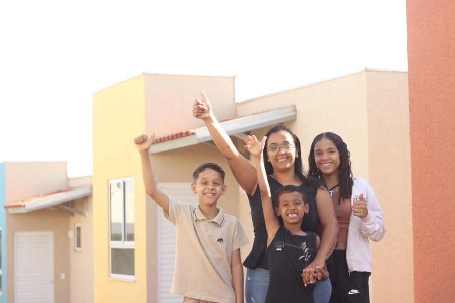 Agehab entrega casas a custo zero em Estrela do Norte e Bonópolis