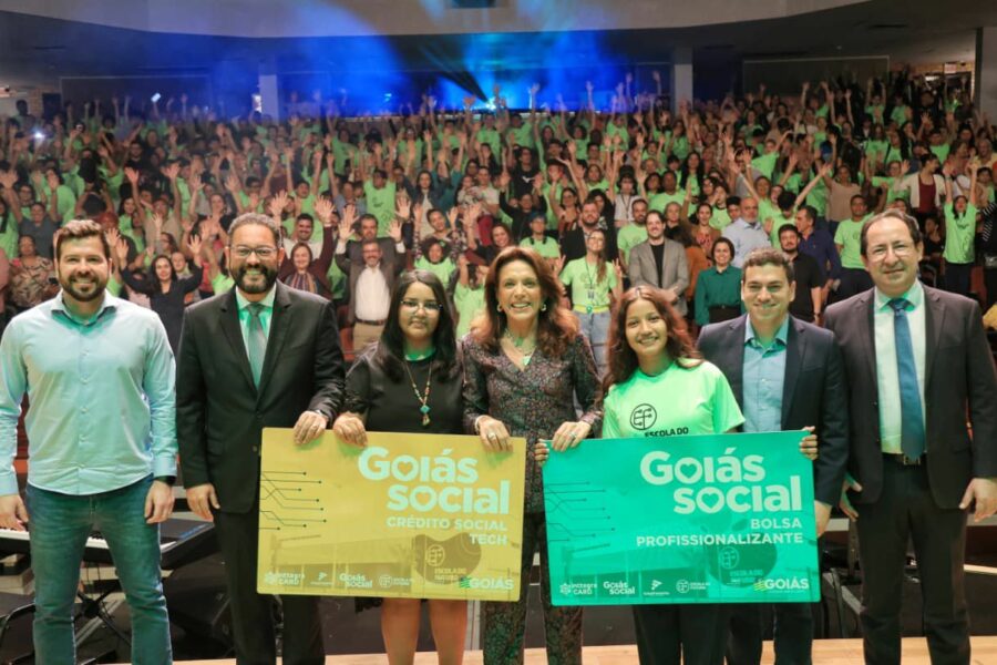 Entregues cartões do Crédito Social Tech e da Bolsa Profissionalizante