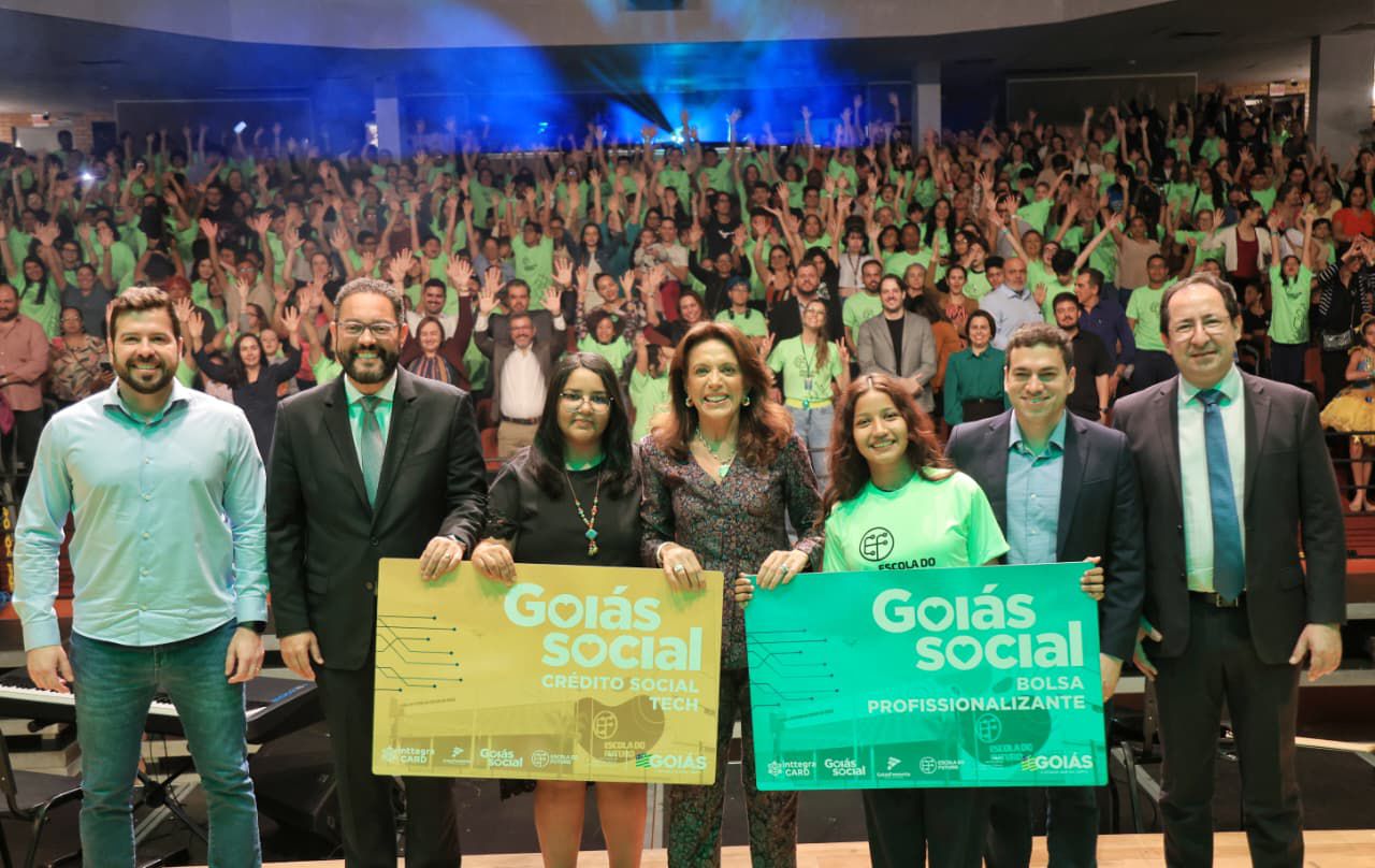 Entregues cartões do Crédito Social Tech e da Bolsa Profissionalizante