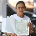 Mais de mil famílias goianas recebem documento de casas a custo zero