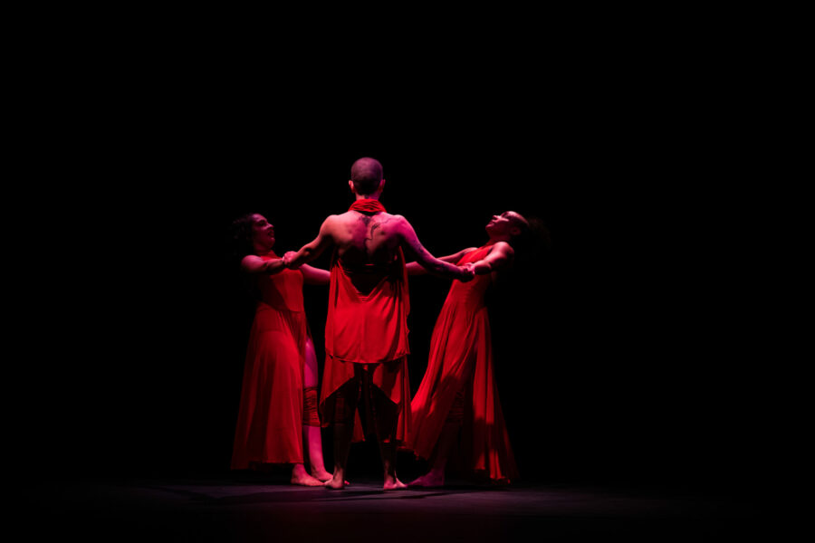 Nômades apresenta espetáculo e faz oficina de dança afro em Goiânia