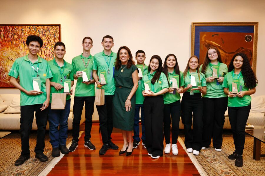 Gracinha Caiado premia 30 finalistas do Desafio Aprendizes da Matemática
