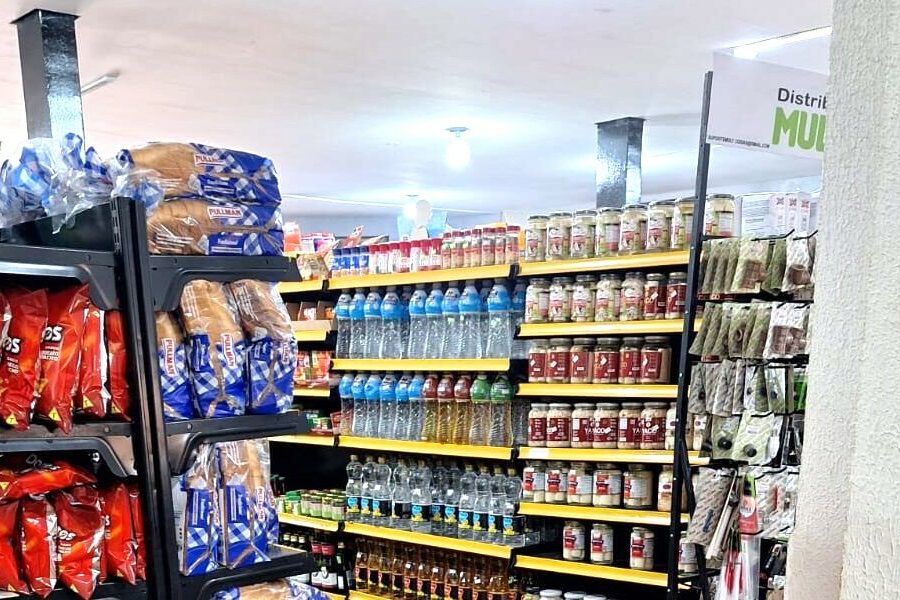 Em Nerópolis, Procon apreende mais de 400 produtos vencidos