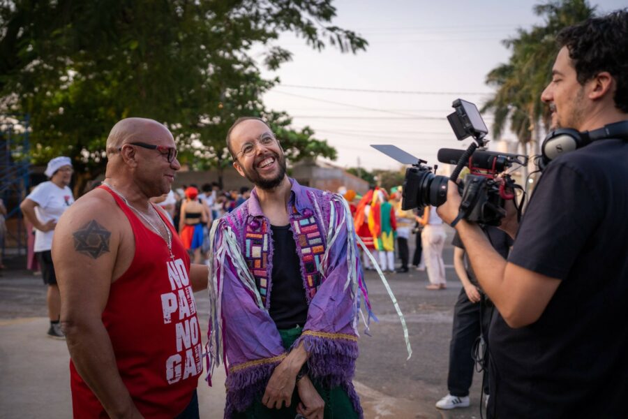 “A Hora da Galhofa” revisita trajetória de festival de arte de rua em Goiânia