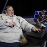 José de Abreu protagoniza versão brasileira da peça “A Baleia” no Teatro Goiânia