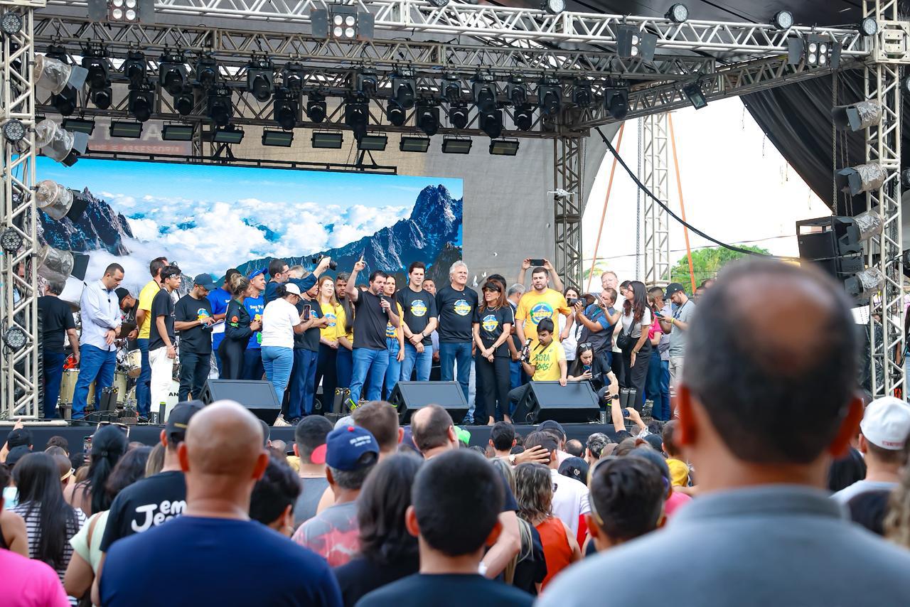Em Anápolis, Caiado e Gracinha prestigiam Marcha Para Jesus 2025