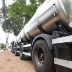 Fiscalização flagra carga irregular de óleo para lubrificantes