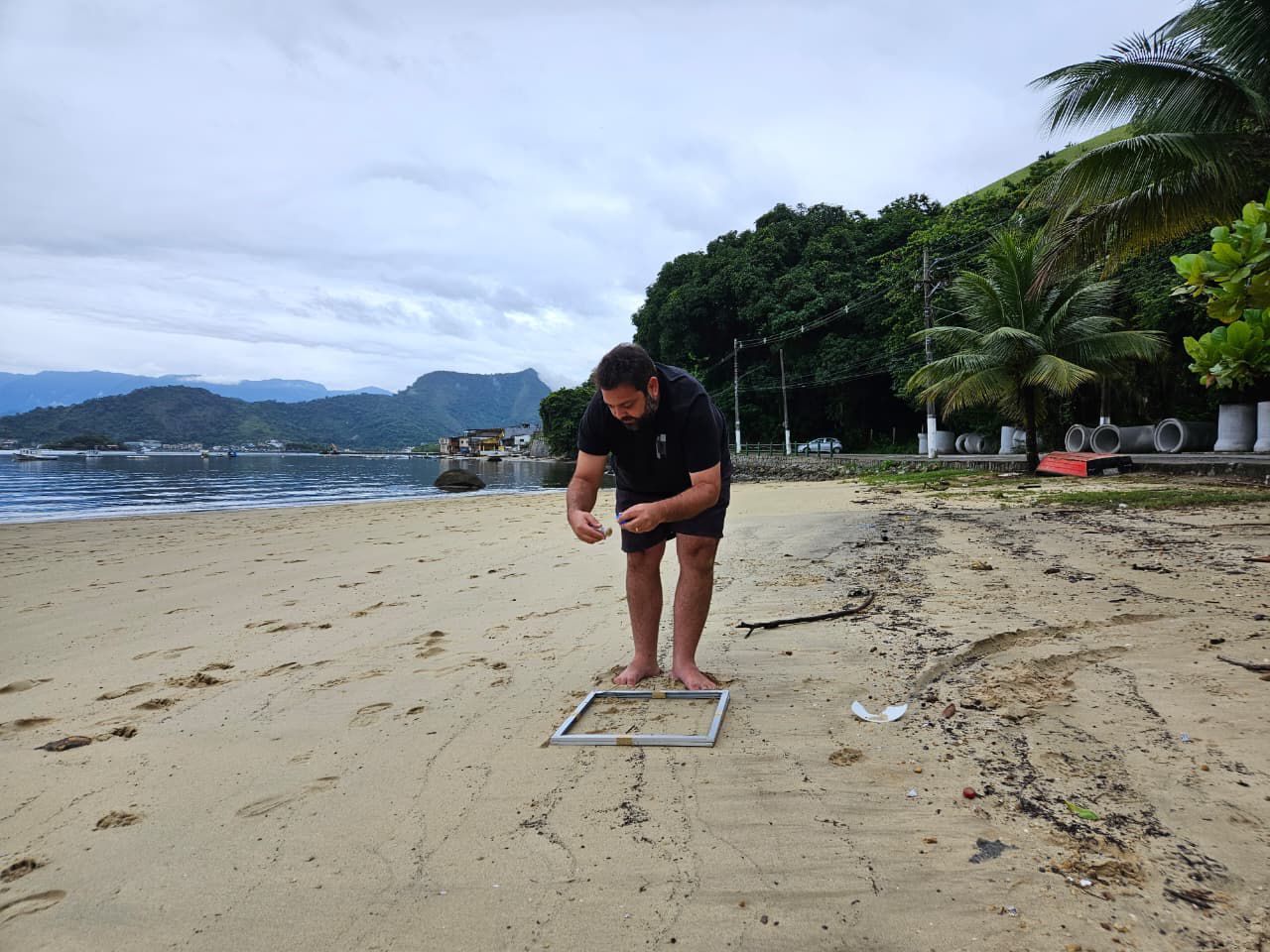 Pesquisa liderada por Goiás revela: 70% das praias estão contaminadas por microplásticos