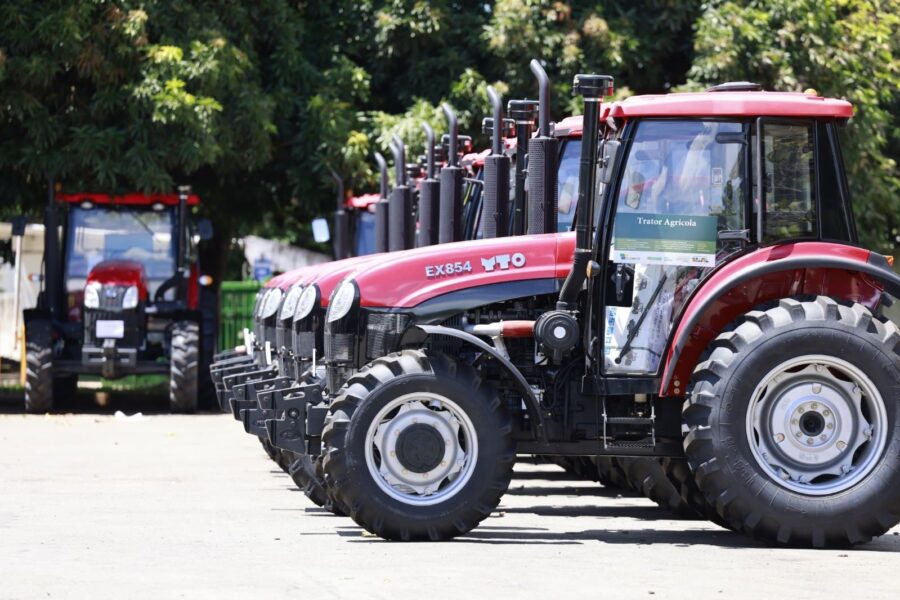 Mecaniza Campo entrega máquinas agrícolas a 15 municípios