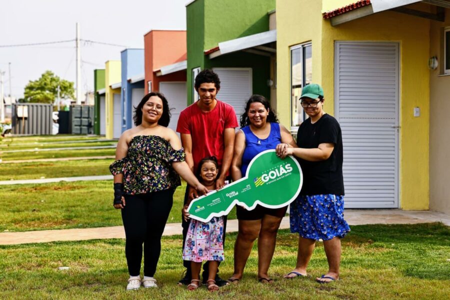 Famílias de Jaupaci recebem casas a custo zero