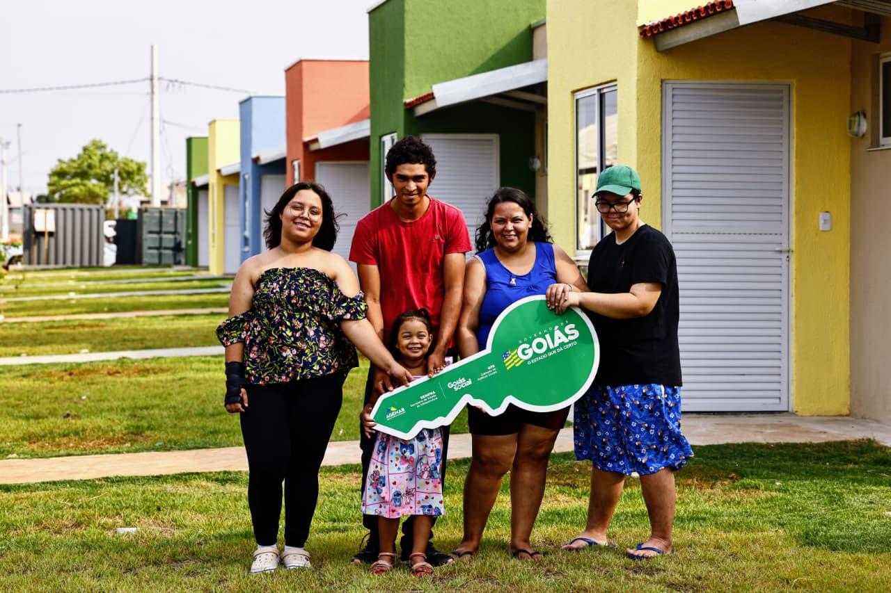 Famílias de Jaupaci recebem casas a custo zero