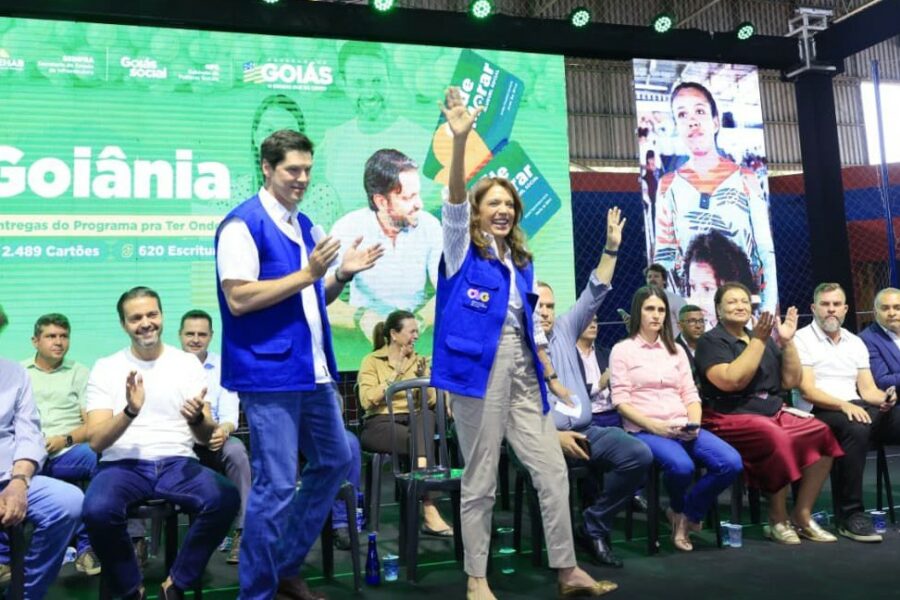 Famílias de Goiânia e Aparecida recebem benefícios habitacionais
