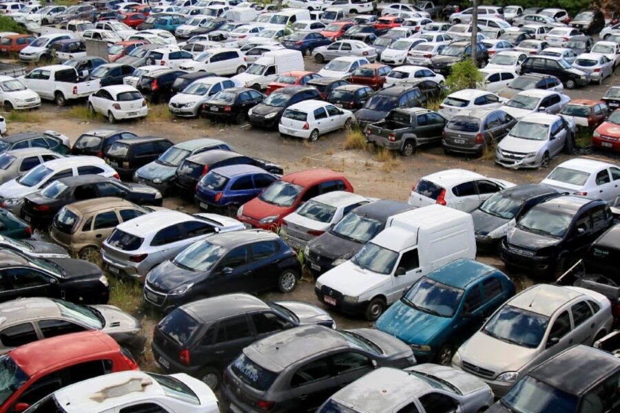Leilão de 185 veículos oficiais inservíveis será nesta quarta