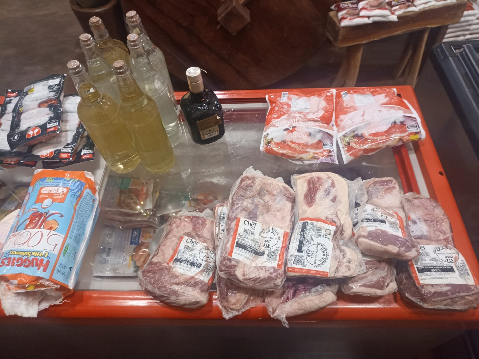Procon apreende 106 quilos de produtos impróprios para uso e consumo
