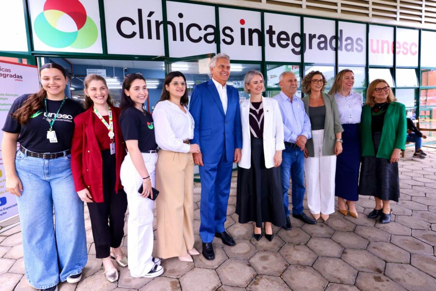 Caiado dialoga sobre assistência financeira ao ensino superior em Santa Catarina