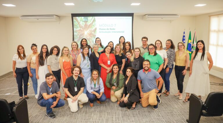 Seds capacita servidores municipais sobre Família Acolhedora