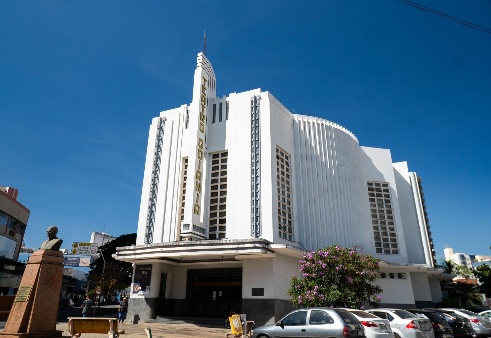 Claque Cultural promove shows gratuitos no Teatro Goiânia