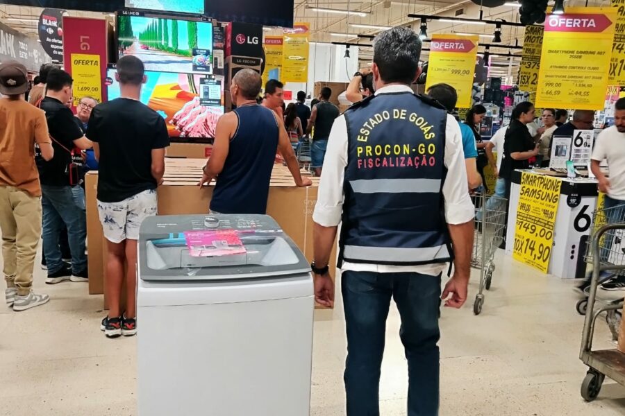 Procon Goiás autua 20 empresas por irregularidades na Black Friday