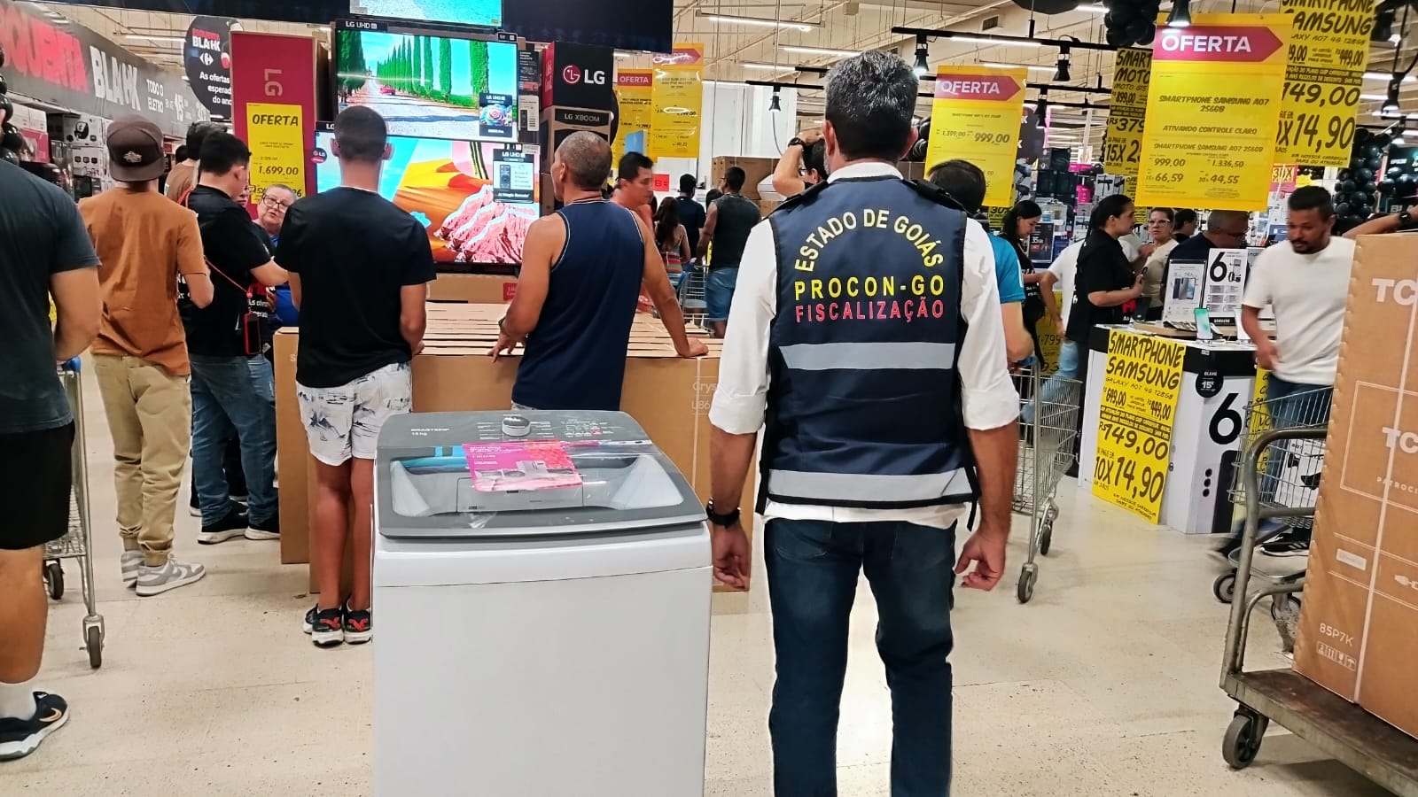 Procon Goiás autua 20 empresas por irregularidades na Black Friday