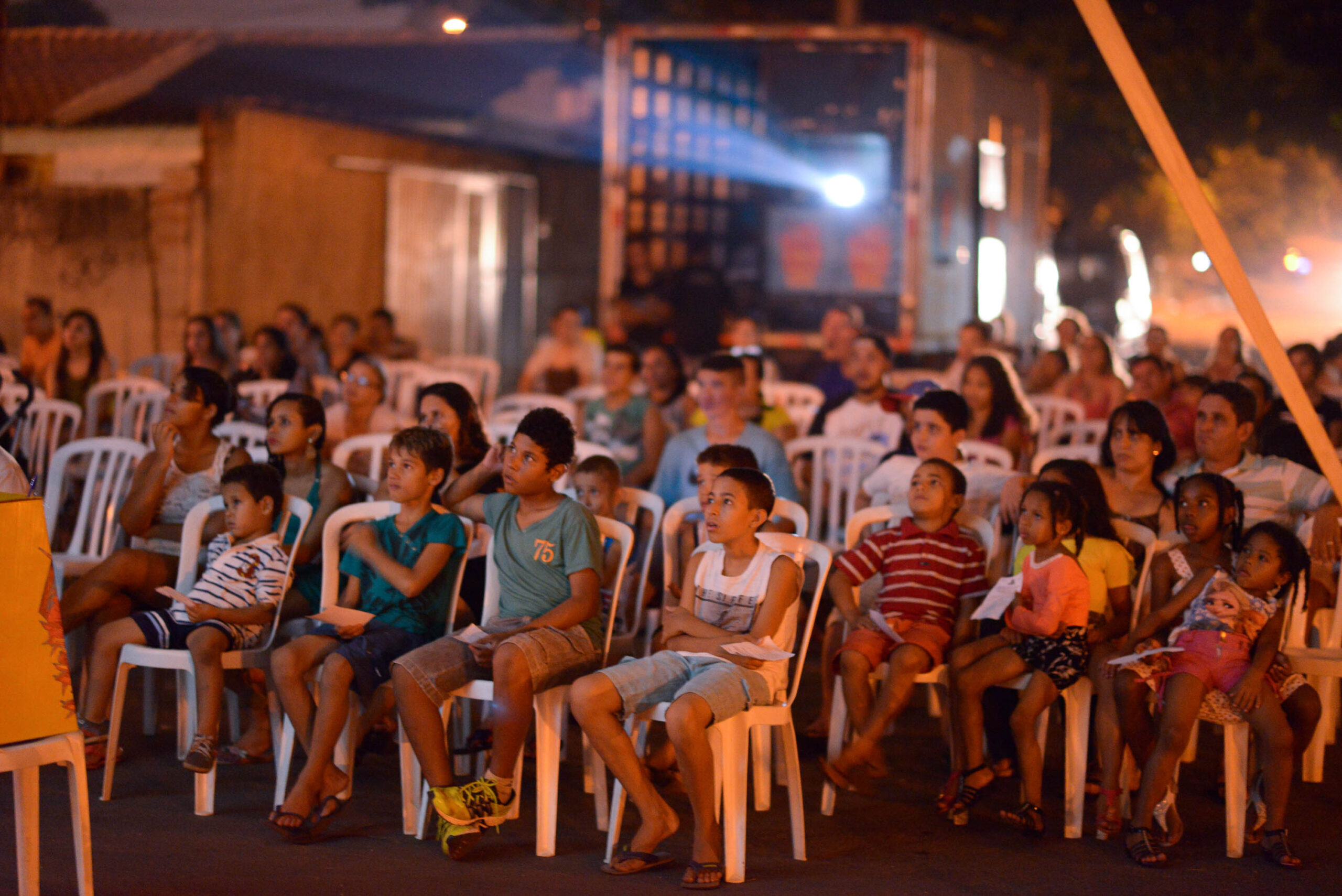 Curta Mostra Cinema nos Bairros faz exibições em quatro setores da capital