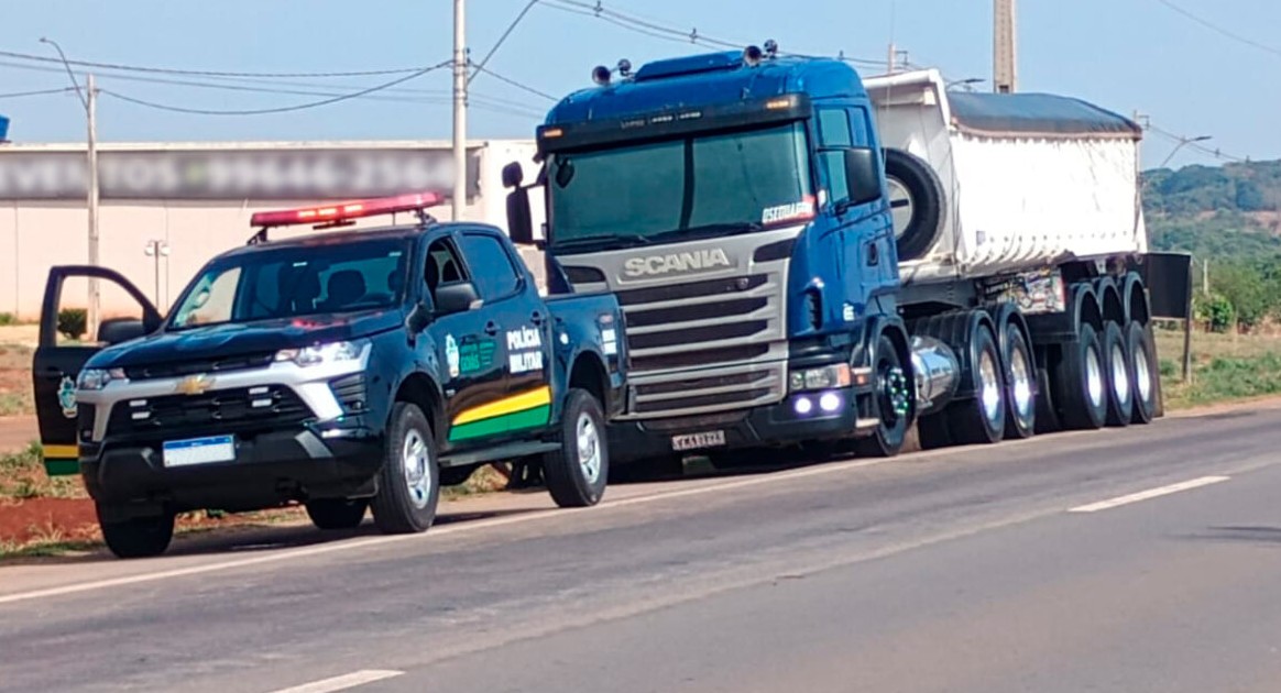 Operação apreende 500 toneladas de areia sem nota fiscal