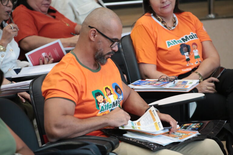 Seduc realiza formação com articuladores regionais do programa AlfaMais Goiás