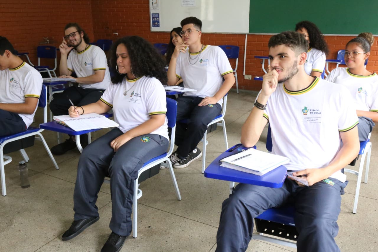 Pesquisa quer saber trajetória dos jovens depois do ensino médio