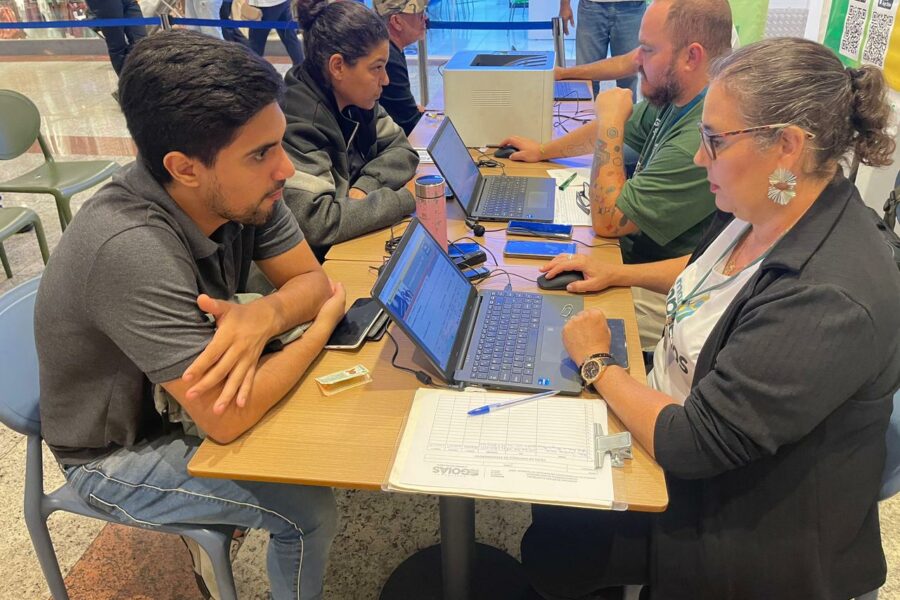 Goiás realiza último feirão de empregos de 2025 em Goiânia