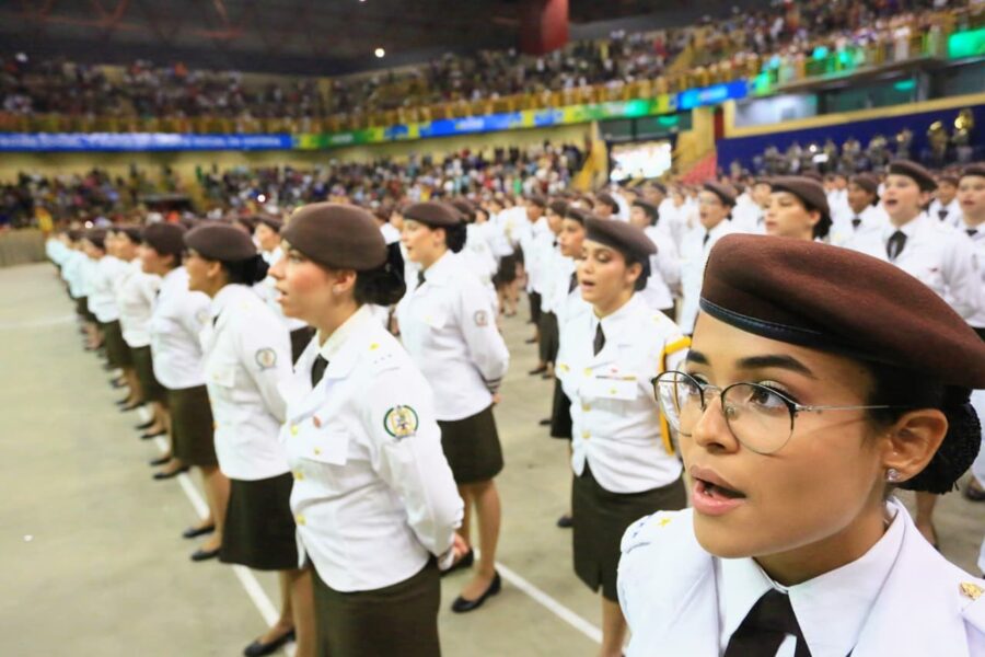 Alunos de colégios militares concluem Ensino Médio