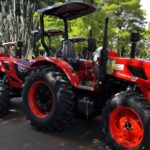 Governo entrega equipamentos agrícolas e títulos de regularização fundiária