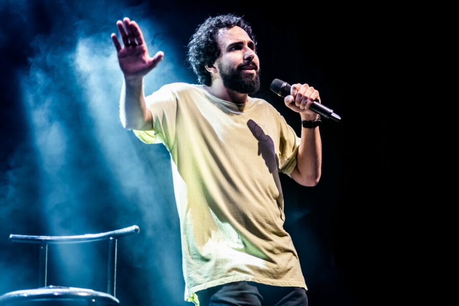 Murilo Couto apresenta novo show de comédia no Teatro Goiânia