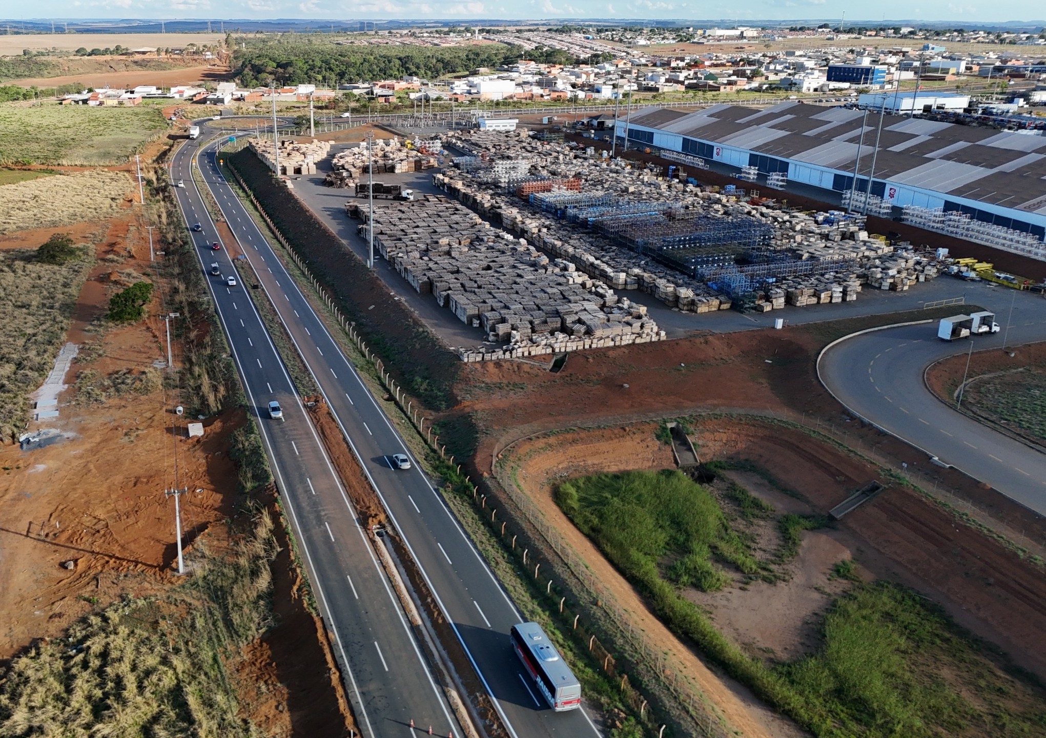 Mais de 100 obras de infraestrutura estão em  execução