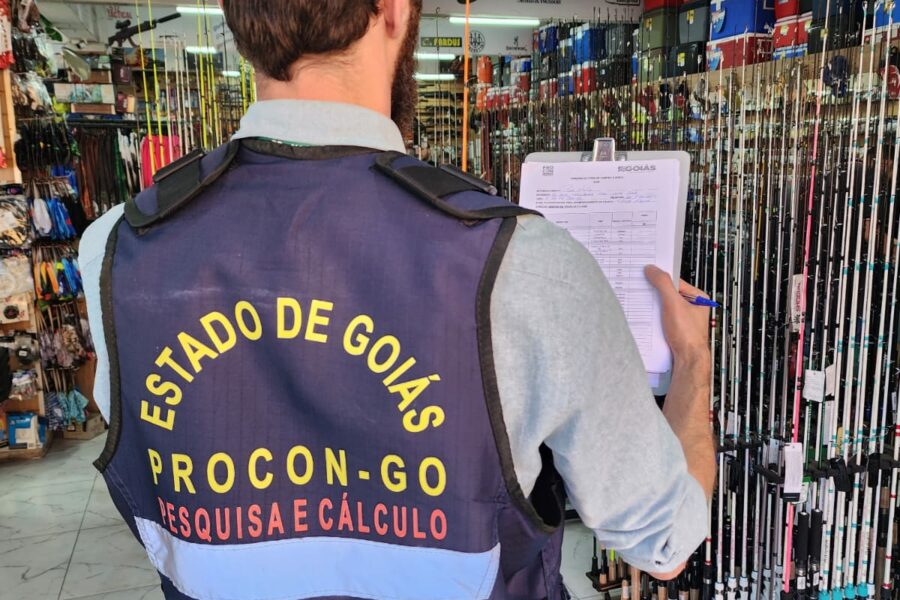 Procon Goiás apreende 1.500 fogos de artifício vendidos de forma irregular