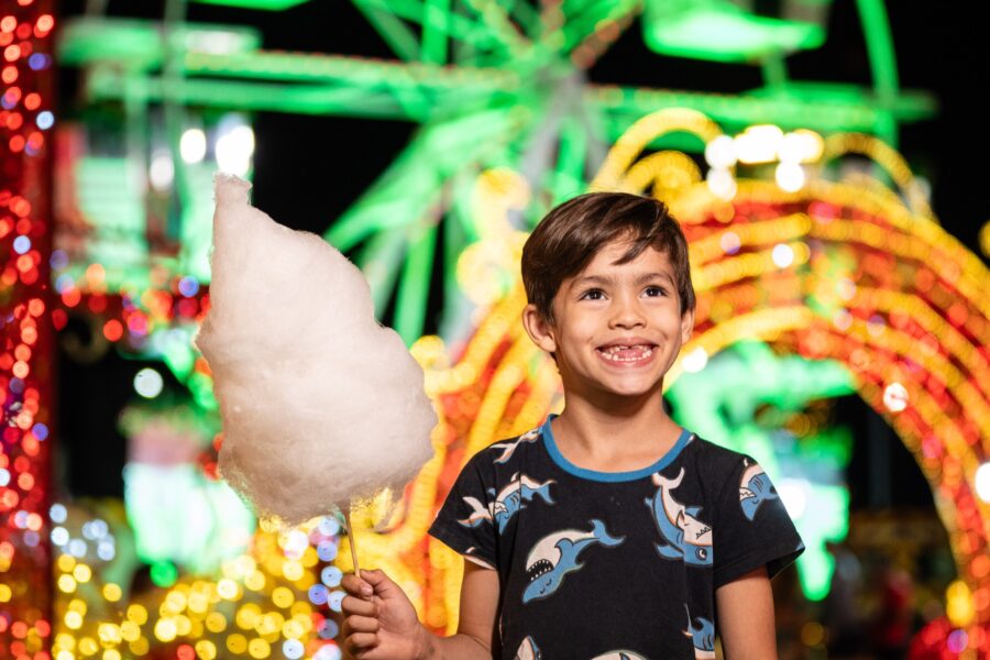 Brinquedos gratuitos encantam famílias no Natal do Bem