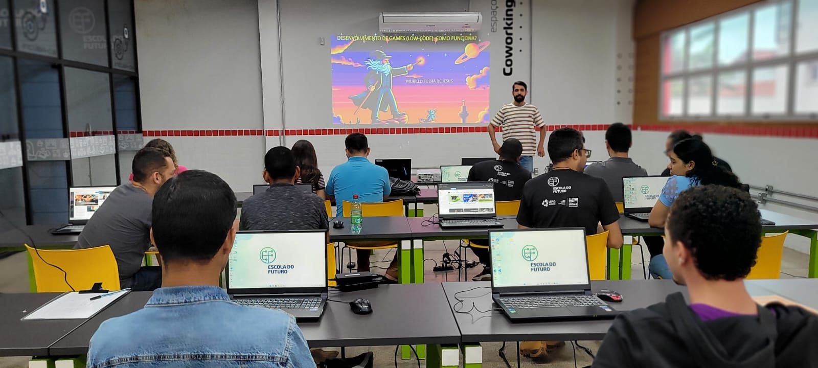 Escolas do Futuro premiam professores por práticas inovadoras  