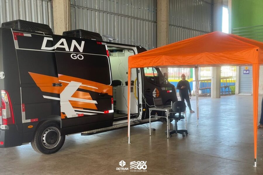 Crixás e Itapaci receberam unidade móvel do Detran